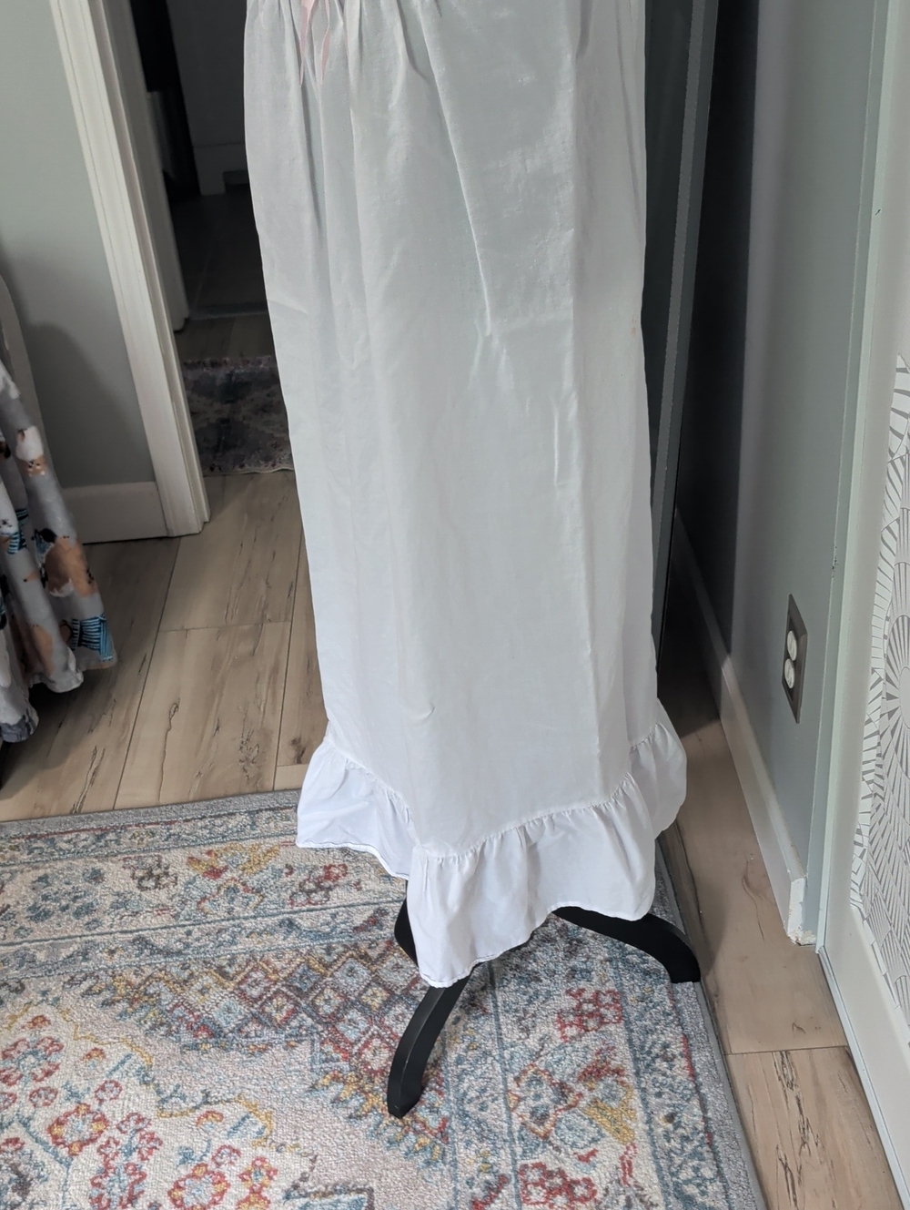 White 100% Cotton Nightgown with Pink Embroidery - Picture 4 of 7